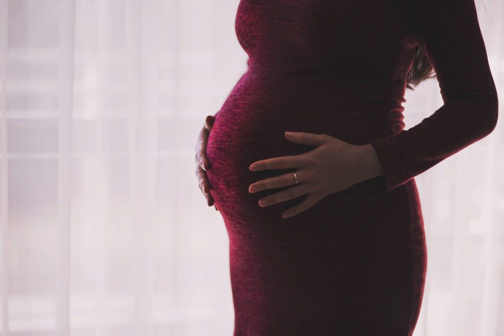 Claves para saber si necesitas alquilar un trastero mujer embarazada